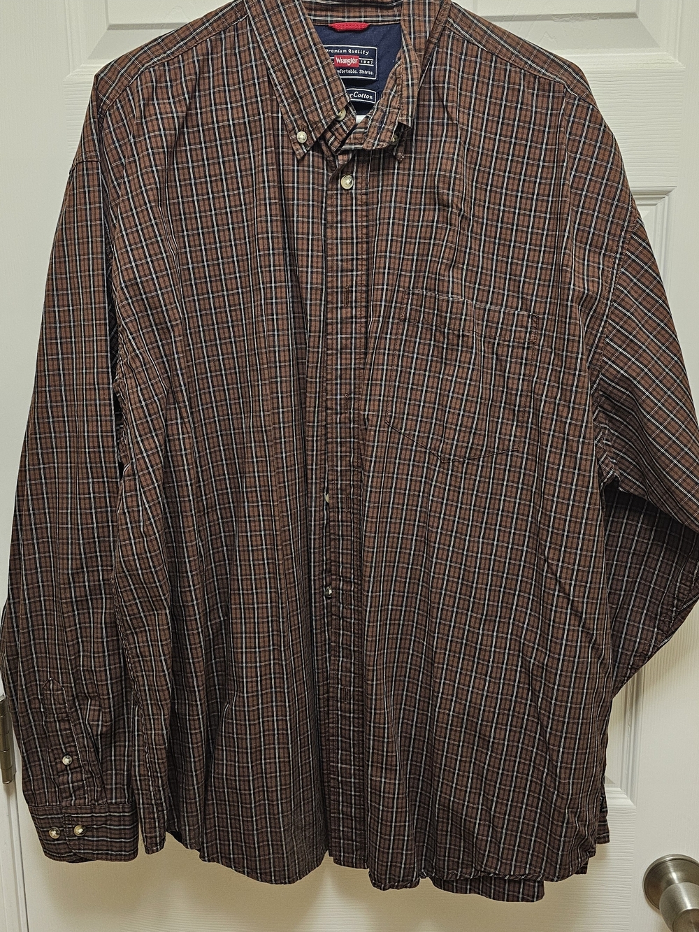 Wrangler Men's Brown and Black Plaid Button-Down Shirt